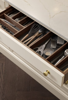 25 OMEGA S02 INFRAME KITCHEN CAMEO Parchment drawer