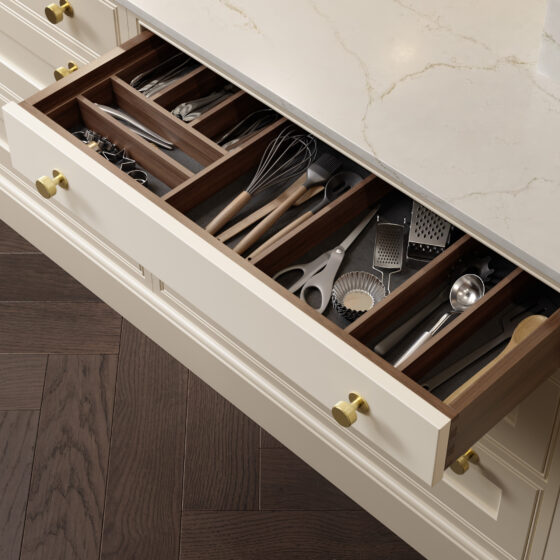 25 OMEGA S02 INFRAME KITCHEN CAMEO Parchment drawer