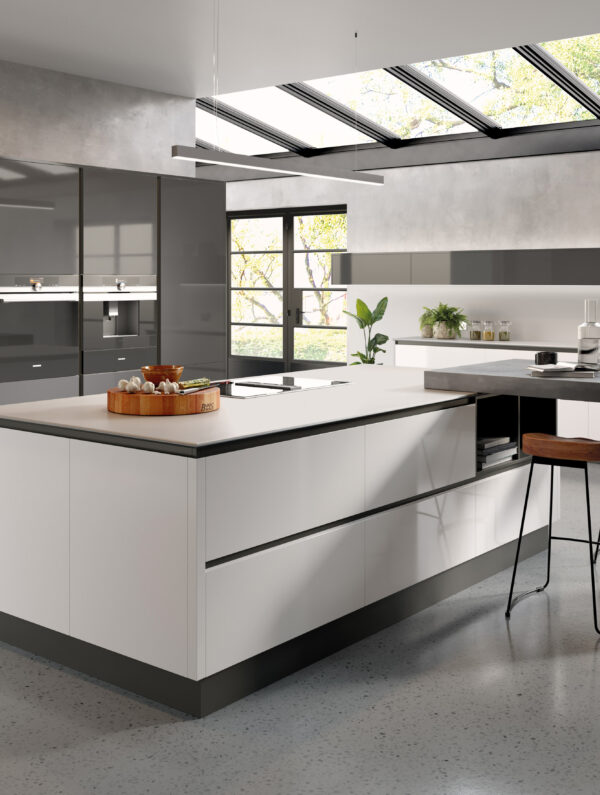 Oblique Gloss White Graphite