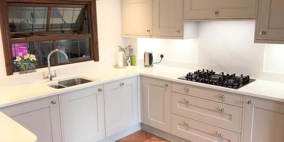 Small kitchens l shaped kitchen 190409 155833 jpg