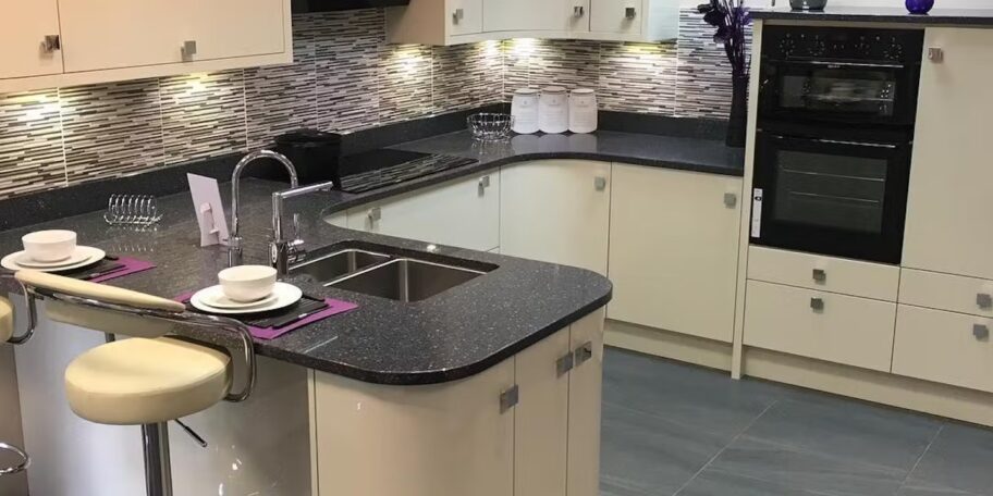 U shaped kitchens breakfast bar 2 jpg