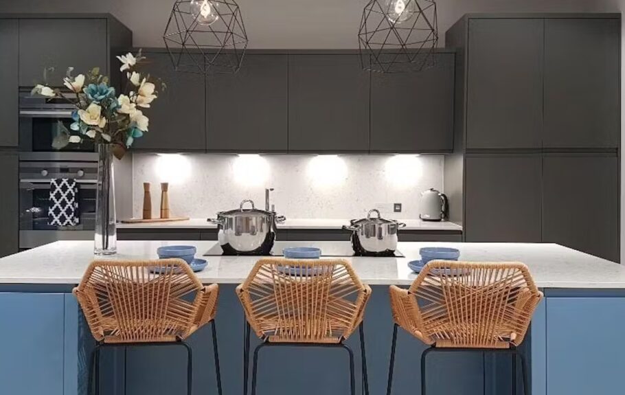 English Rose Blue Plates jpg